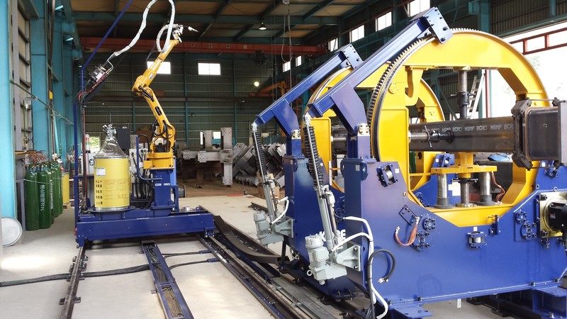 鉄鋼加工で活躍する神鋼ロボット